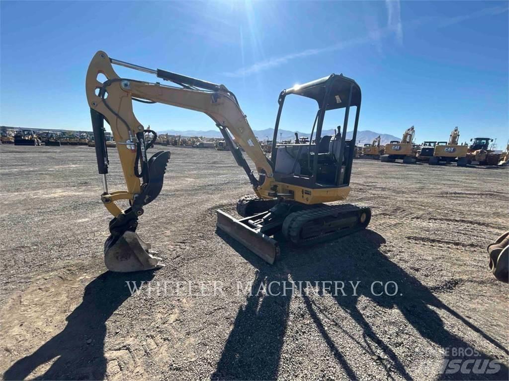 CAT 302.7DC1TH 大型油圧ショベル12t以上（パワーショベル・ユンボ）