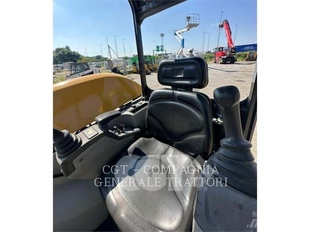 CAT 302.7DCR 大型油圧ショベル12t以上（パワーショベル・ユンボ）