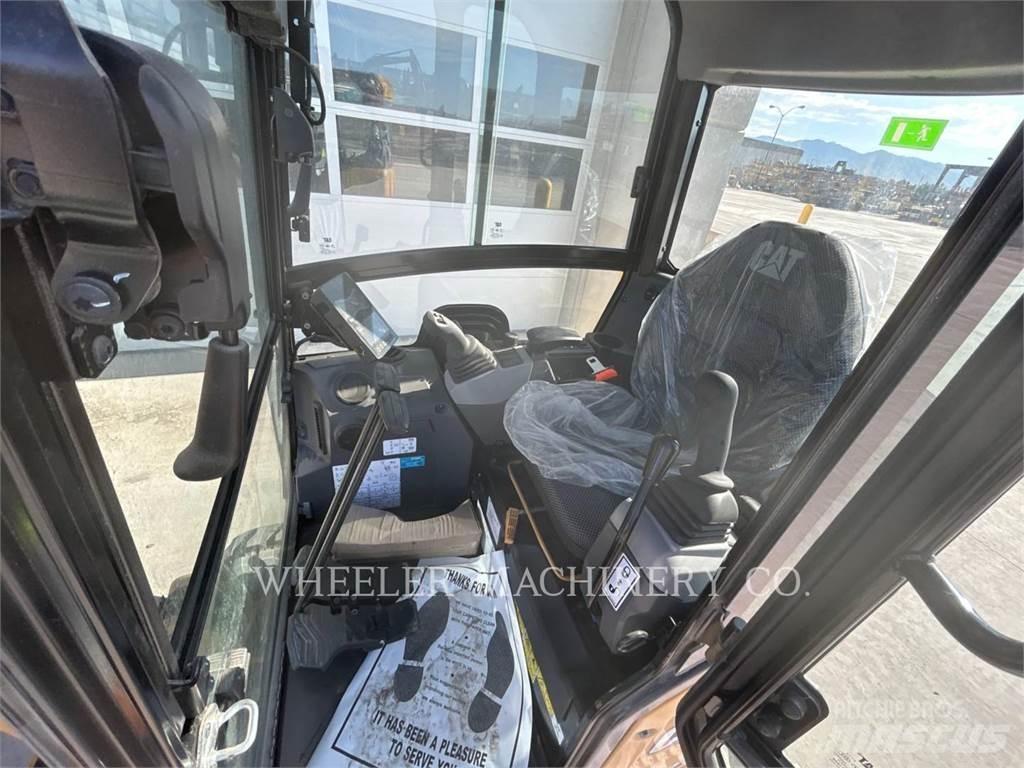 CAT 302 C3 大型油圧ショベル12t以上（パワーショベル・ユンボ）