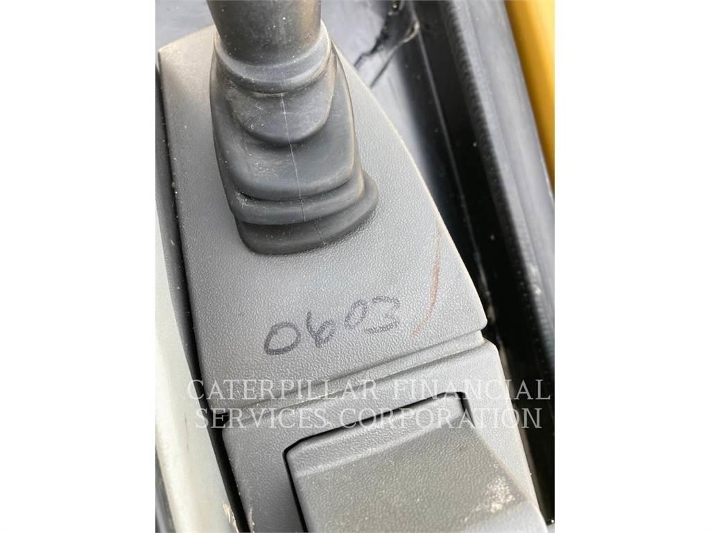 CAT 303.507CR 大型油圧ショベル12t以上（パワーショベル・ユンボ）