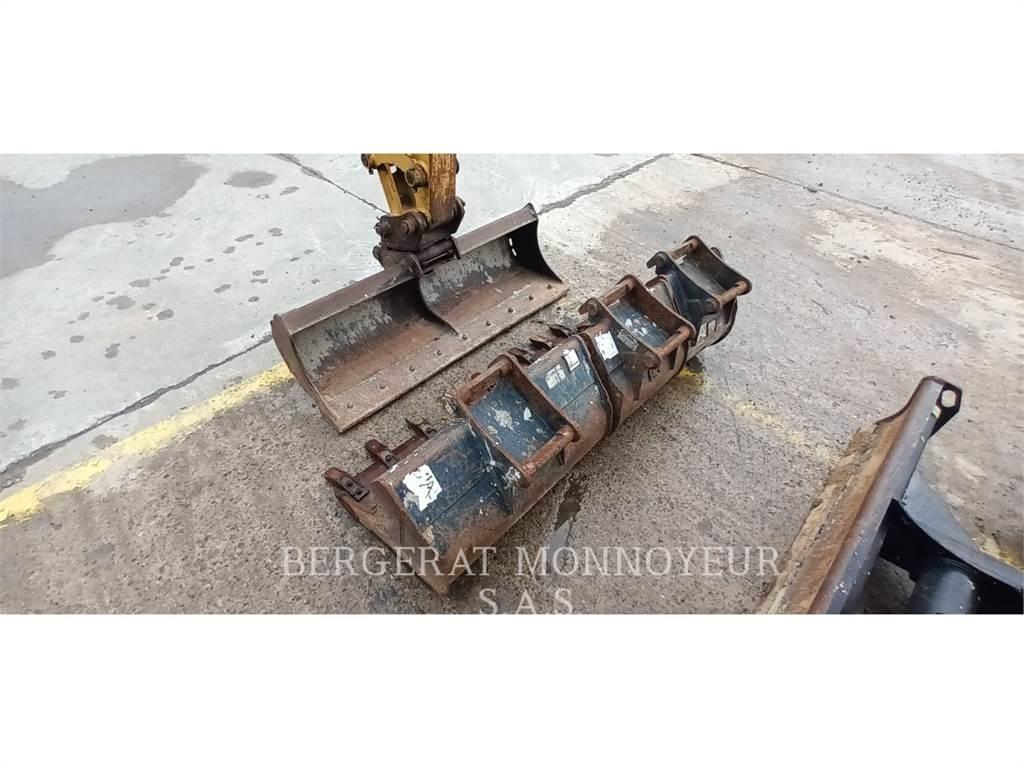 CAT 303.5E CR 大型油圧ショベル12t以上（パワーショベル・ユンボ）