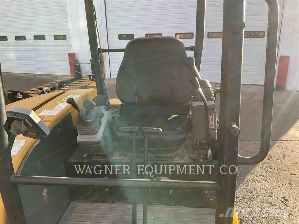 CAT 303.5E2 大型油圧ショベル12t以上（パワーショベル・ユンボ）