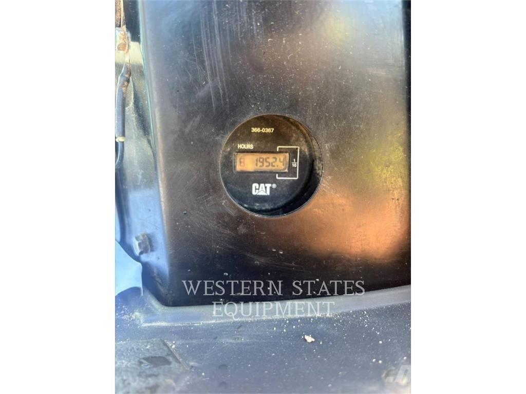 CAT 303.5E2 大型油圧ショベル12t以上（パワーショベル・ユンボ）