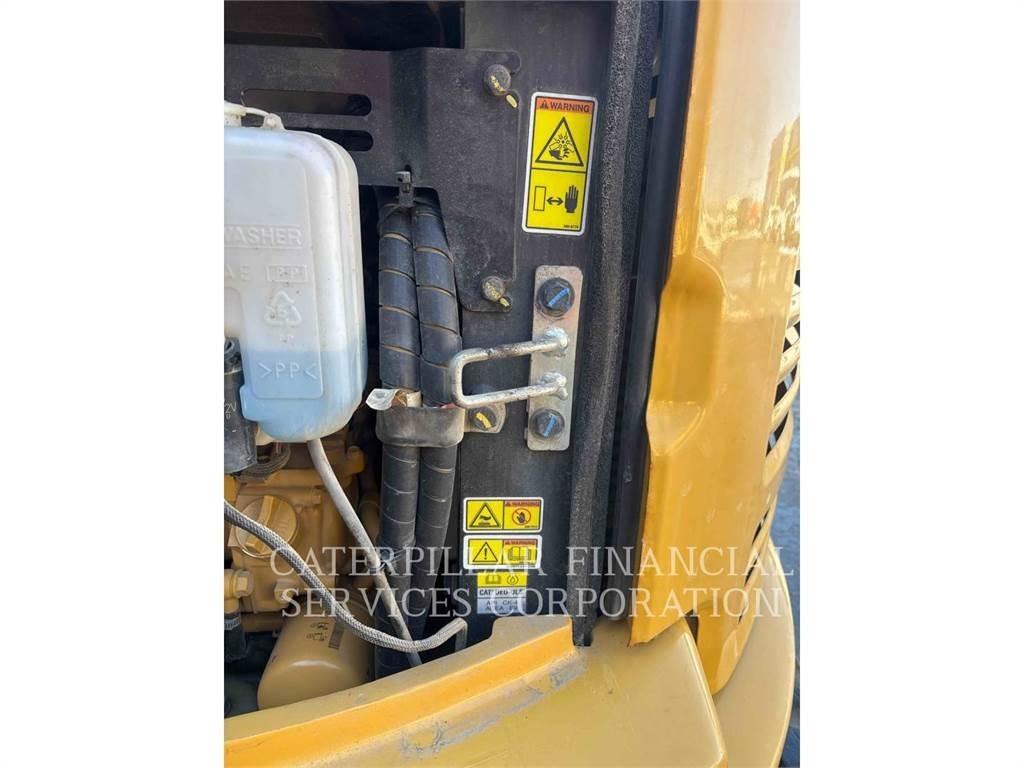 CAT 304E2CR 大型油圧ショベル12t以上（パワーショベル・ユンボ）