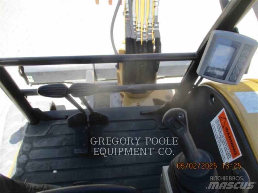 CAT 304E2CR 大型油圧ショベル12t以上（パワーショベル・ユンボ）