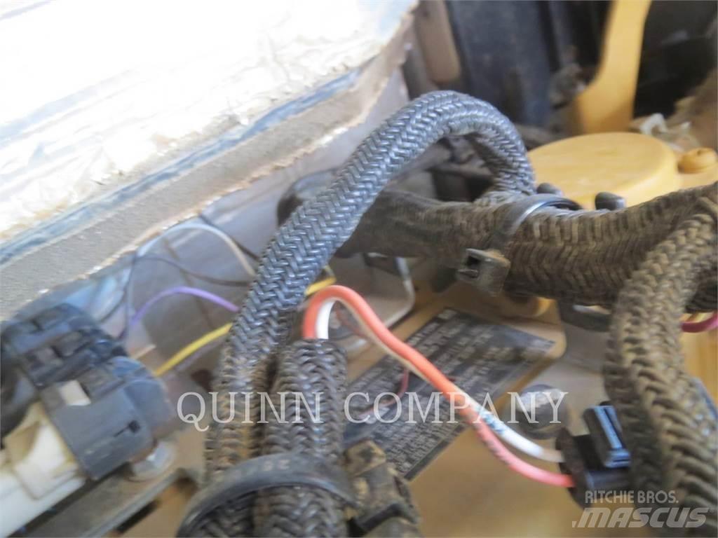 CAT 305.5E2 大型油圧ショベル12t以上（パワーショベル・ユンボ）