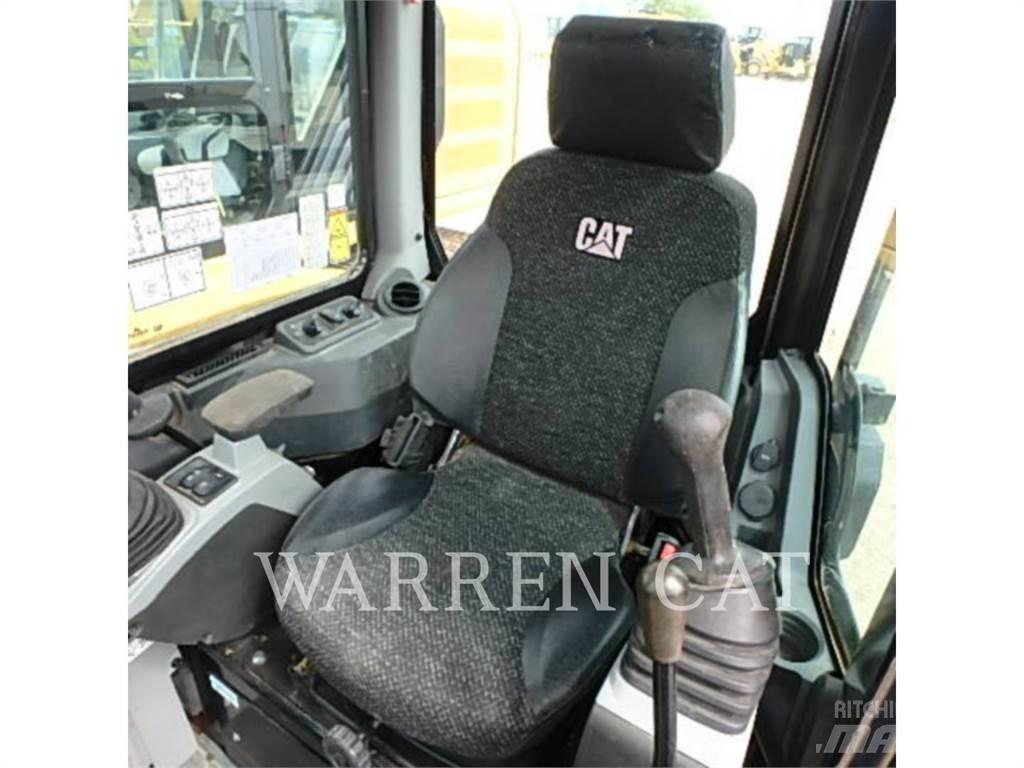 CAT 305.5E2 大型油圧ショベル12t以上（パワーショベル・ユンボ）