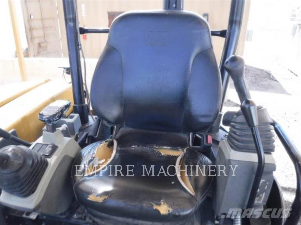 CAT 305.5E2 大型油圧ショベル12t以上（パワーショベル・ユンボ）