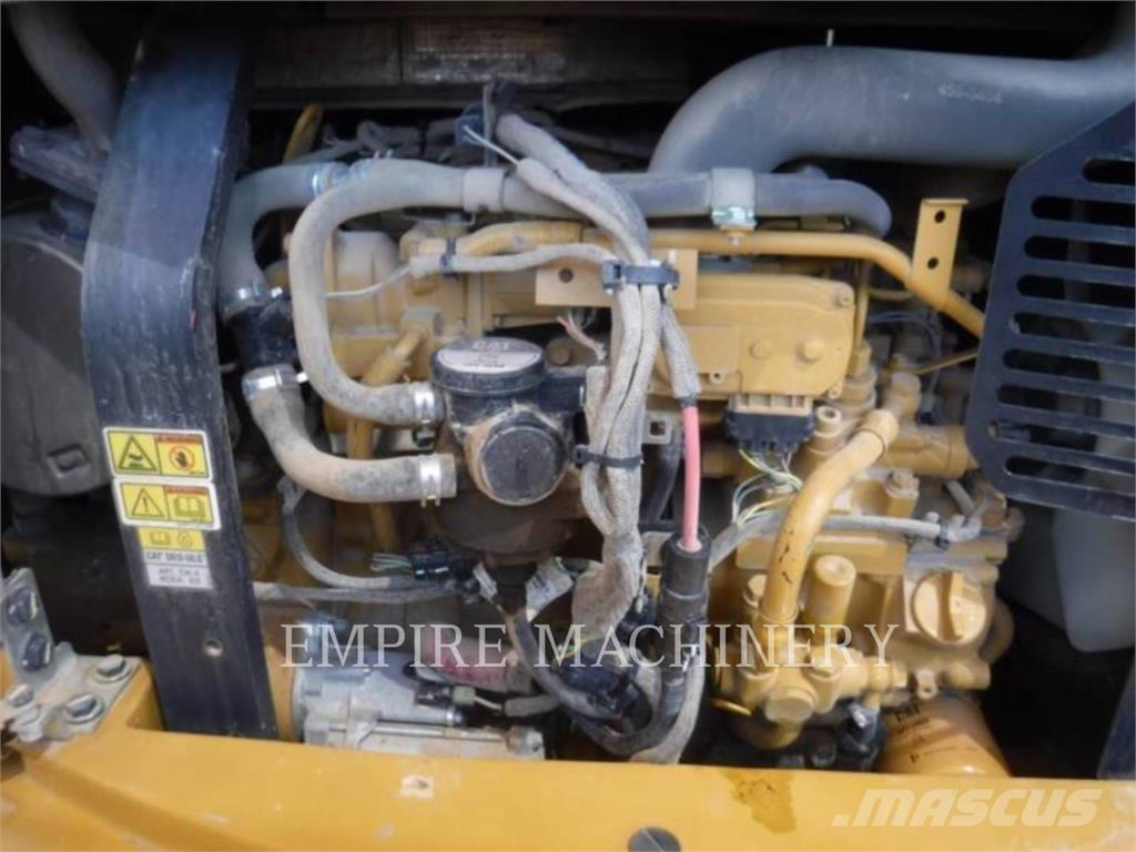CAT 305.5E2 大型油圧ショベル12t以上（パワーショベル・ユンボ）