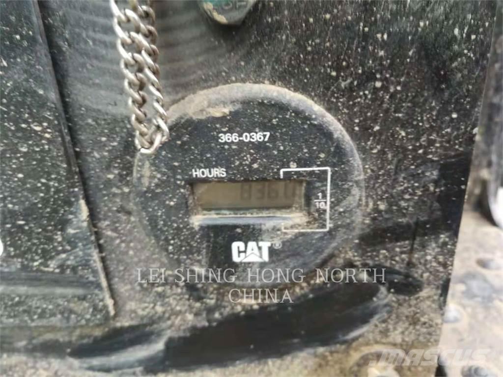 CAT 305.5E2 大型油圧ショベル12t以上（パワーショベル・ユンボ）