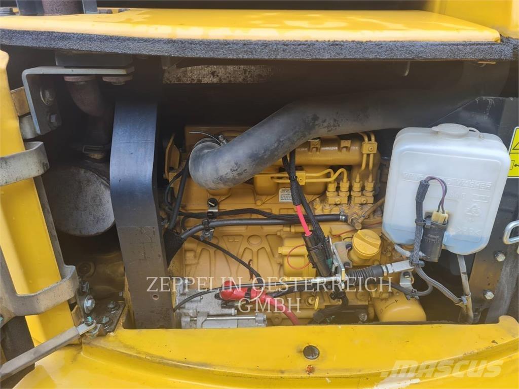 CAT 305.5E2CR 大型油圧ショベル12t以上（パワーショベル・ユンボ）