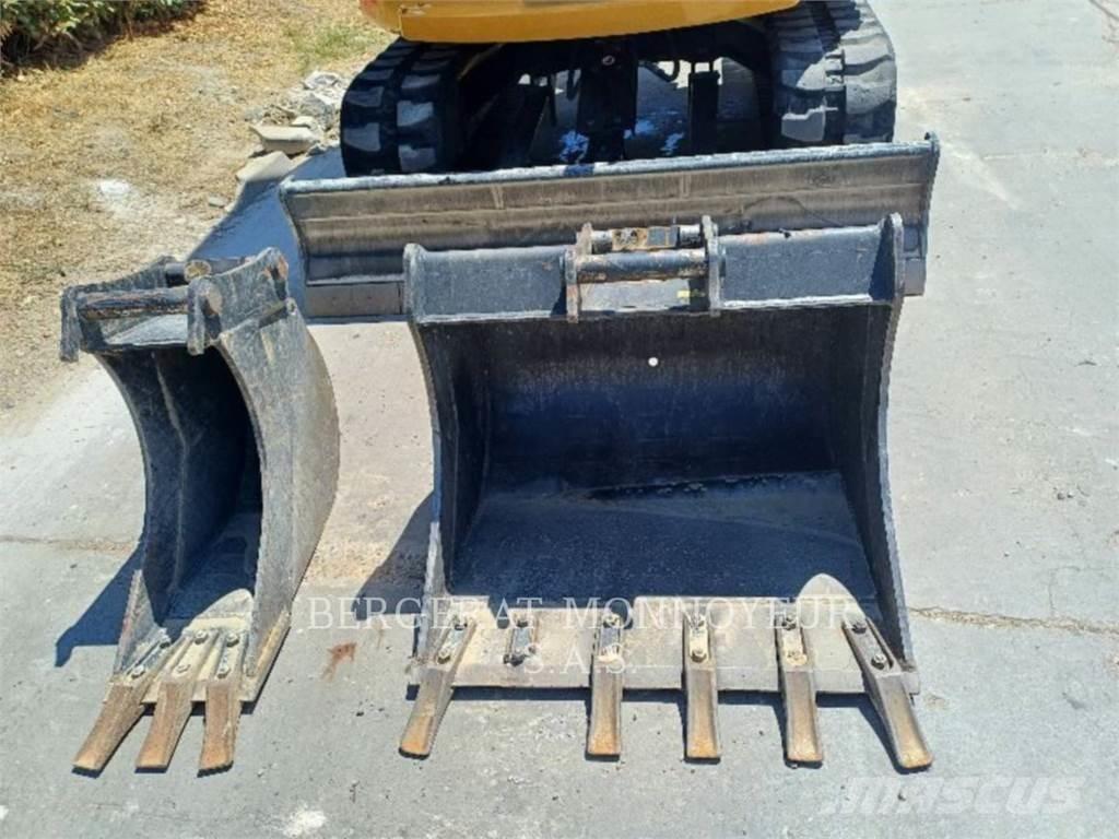 CAT 306 CR 大型油圧ショベル12t以上（パワーショベル・ユンボ）