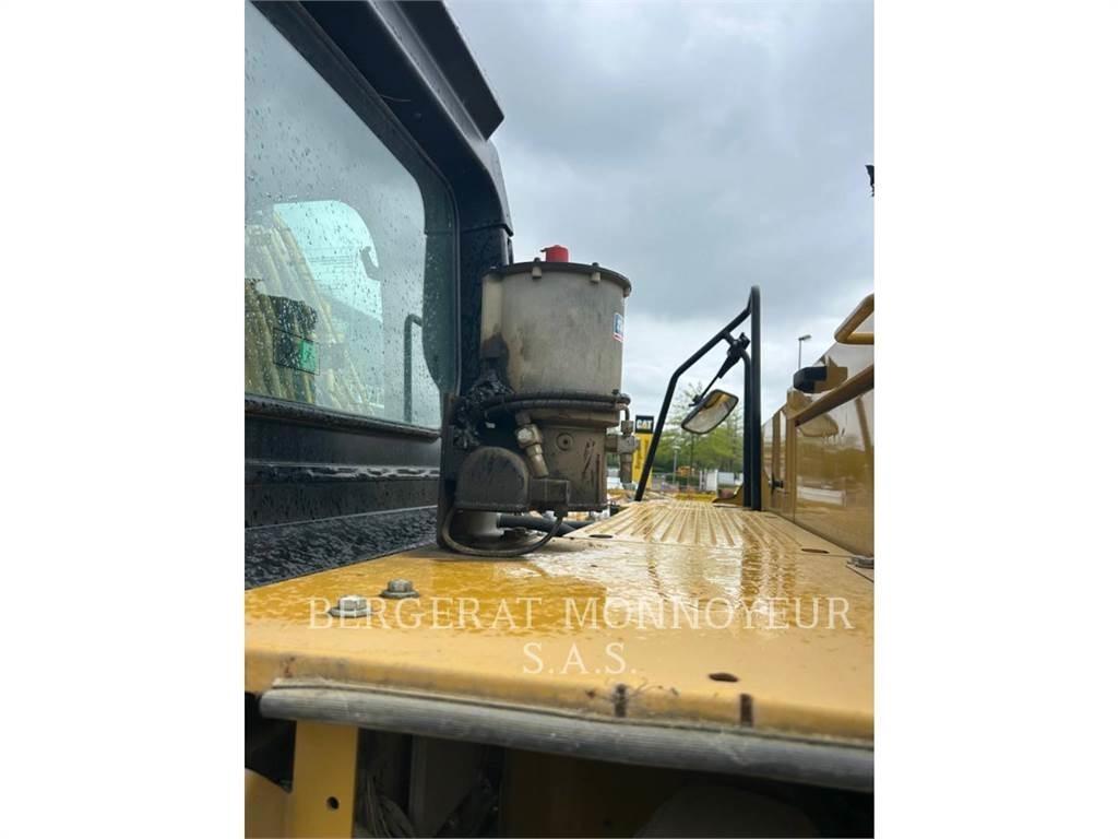 CAT 320 大型油圧ショベル12t以上（パワーショベル・ユンボ）