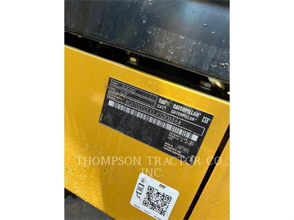 CAT 320-GC 大型油圧ショベル12t以上（パワーショベル・ユンボ）