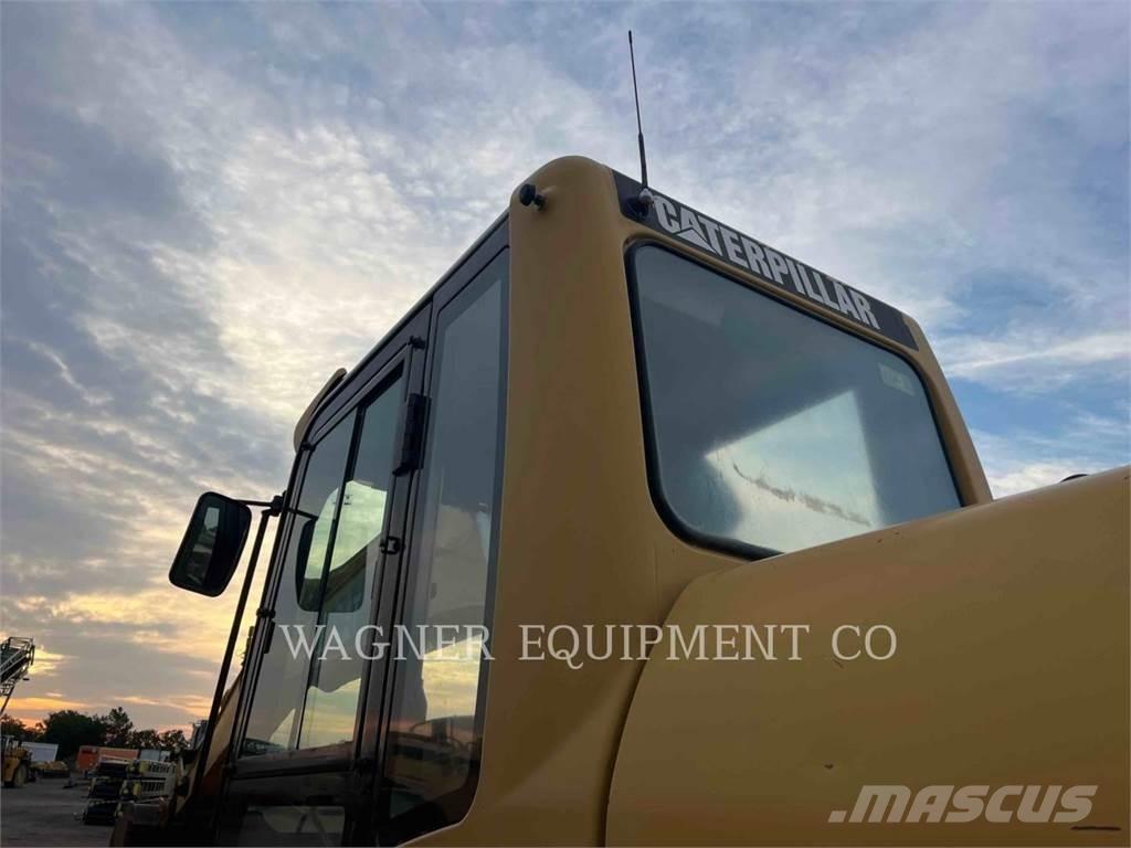CAT 320CL 大型油圧ショベル12t以上（パワーショベル・ユンボ）