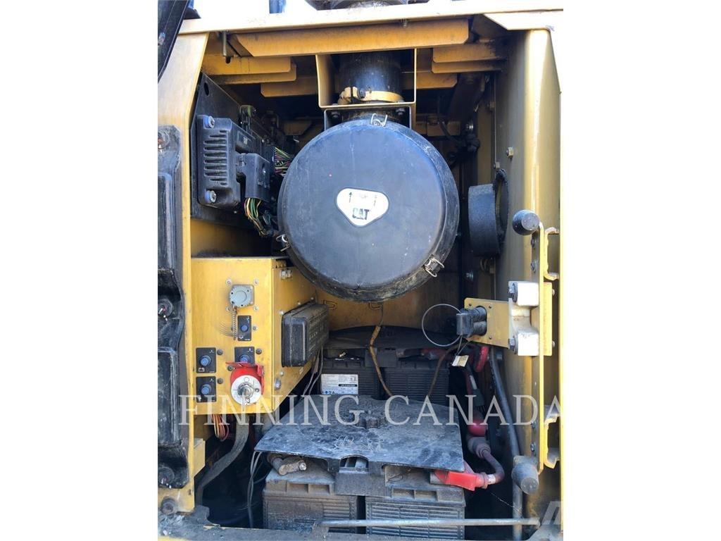 CAT 320D2 FM 林業油圧ショベル（パワーショベル・ユンボ・バックホー）