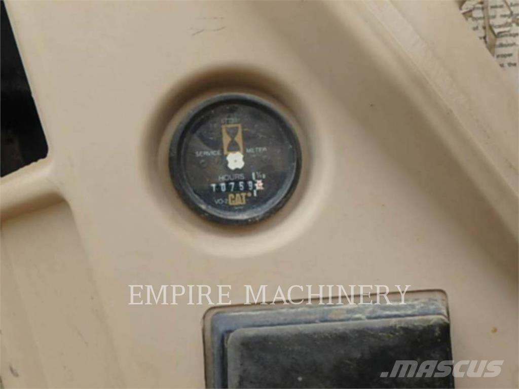 CAT 325L 大型油圧ショベル12t以上（パワーショベル・ユンボ）