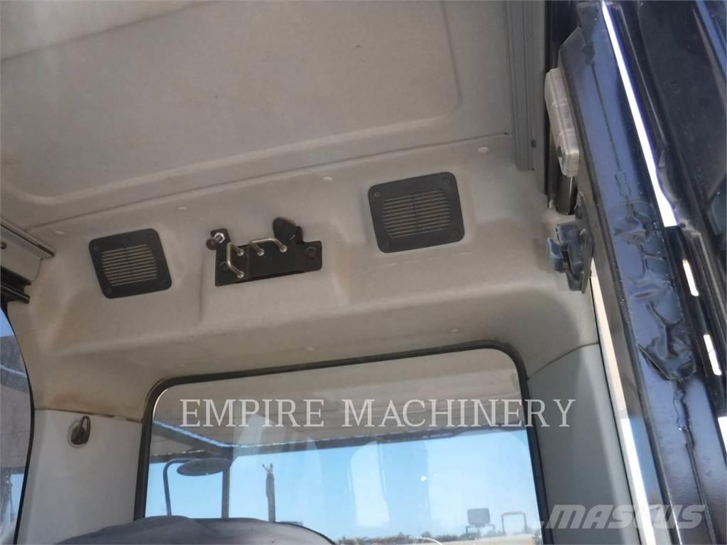 CAT 328DLCR 大型油圧ショベル12t以上（パワーショベル・ユンボ）