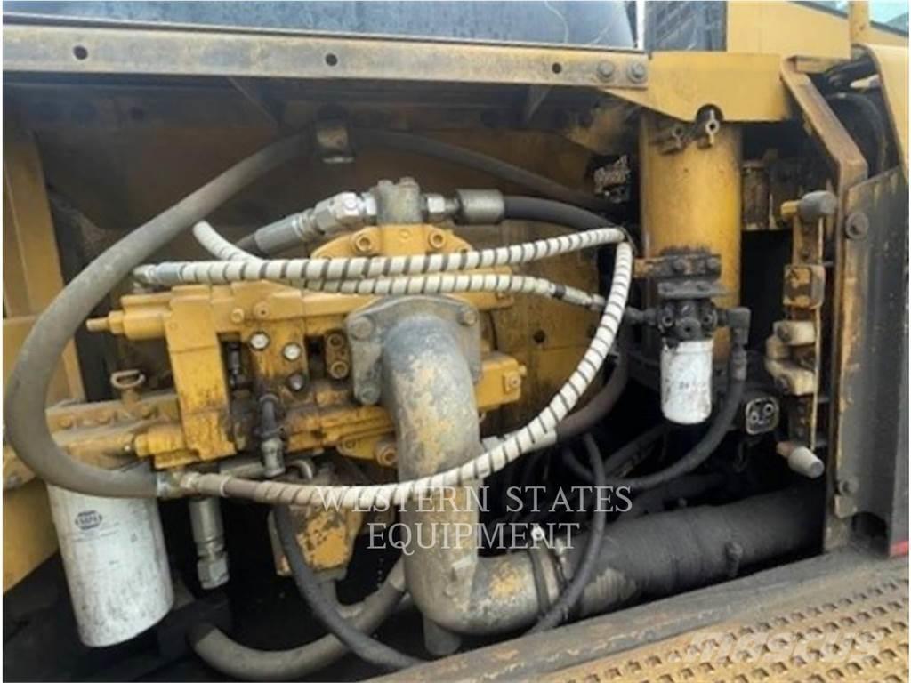 CAT 330B FM 林業トラクター