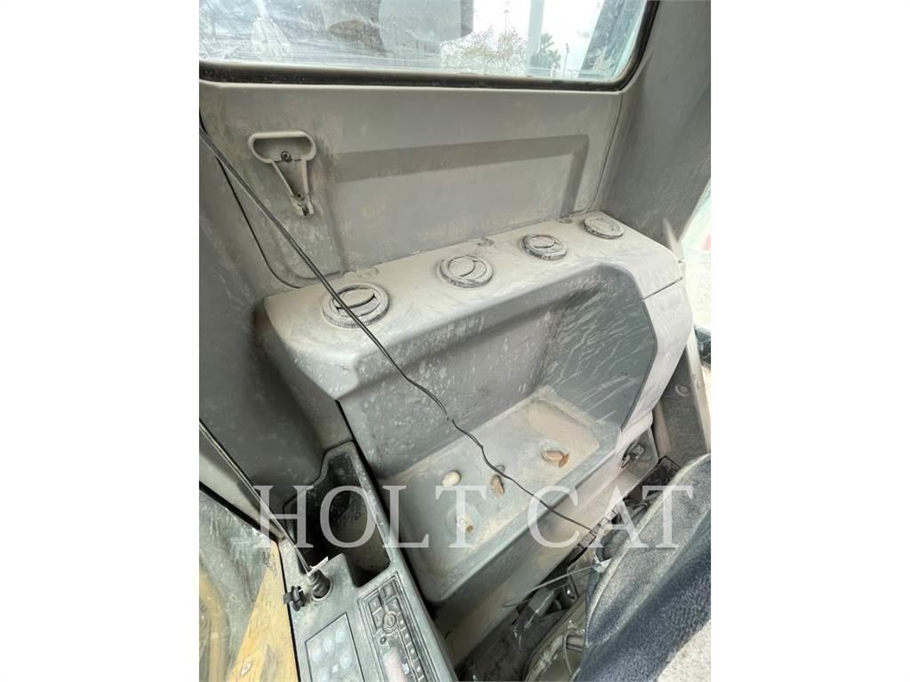 CAT 330FL 大型油圧ショベル12t以上（パワーショベル・ユンボ）
