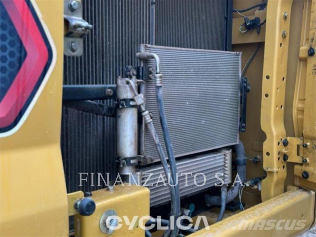 CAT 330GC 大型油圧ショベル12t以上（パワーショベル・ユンボ）