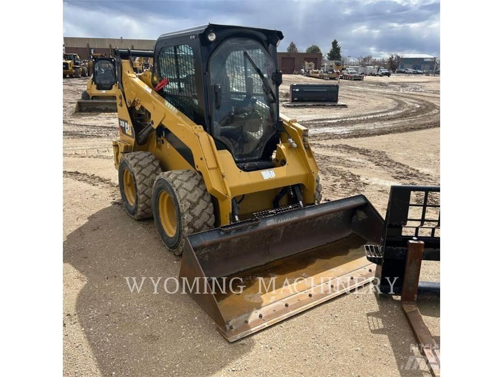 CAT 352D スキッドステアローダー