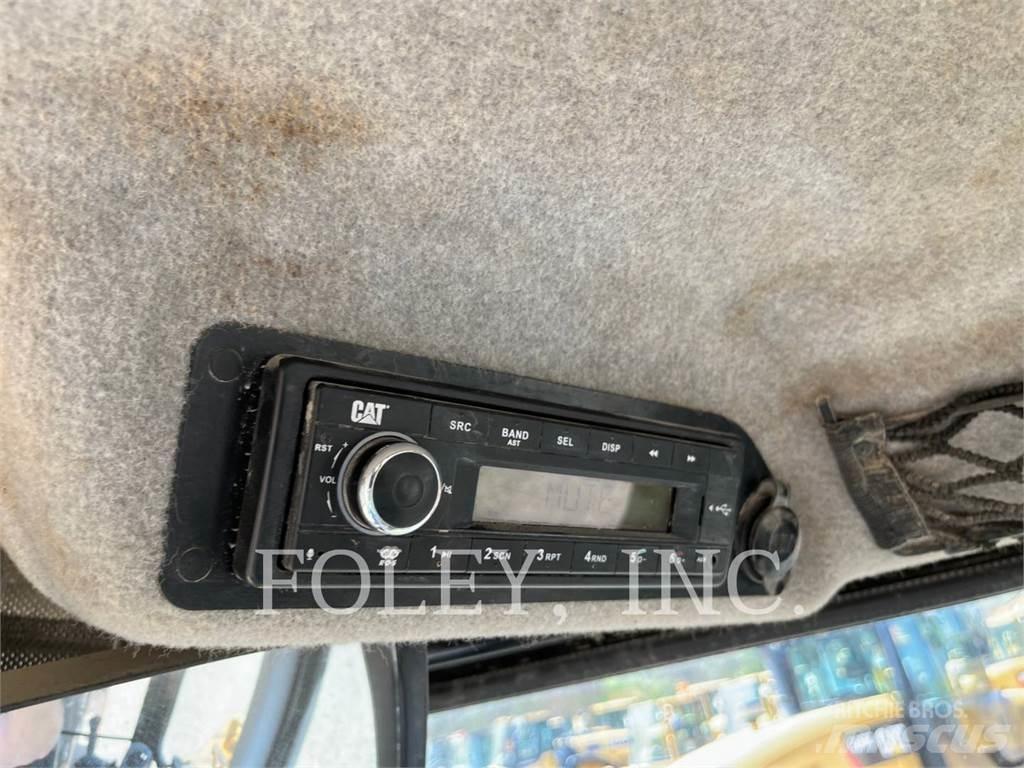CAT 420F2IT バックホーローダー