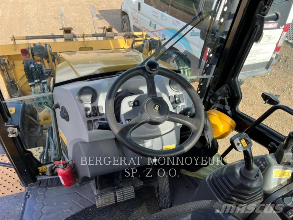 CAT 432F2 バックホーローダー