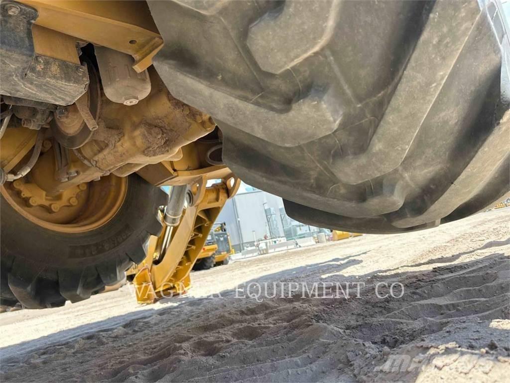 CAT 440 バックホーローダー