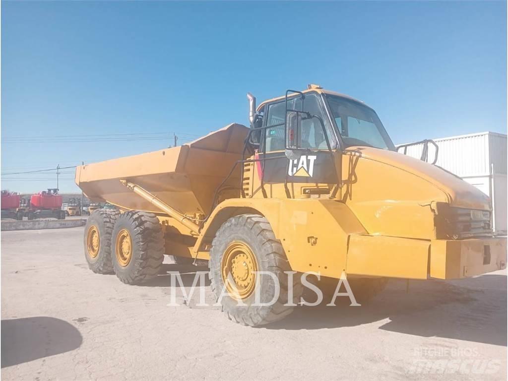 CAT 725 アーティキュレート式ダンプトラック