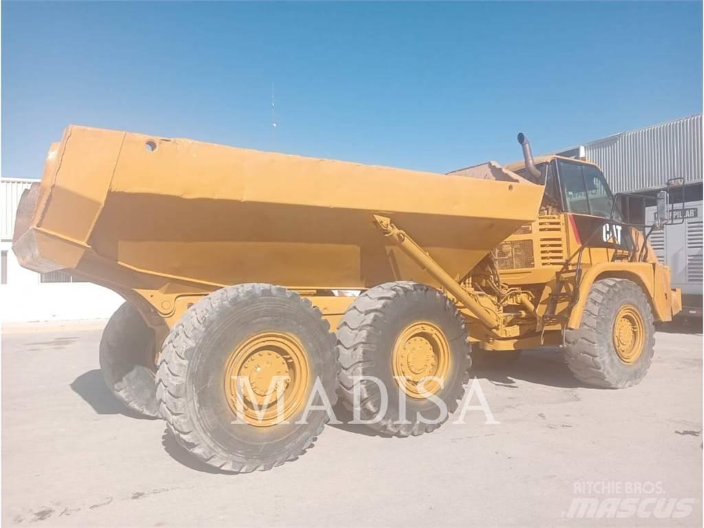 CAT 725 アーティキュレート式ダンプトラック