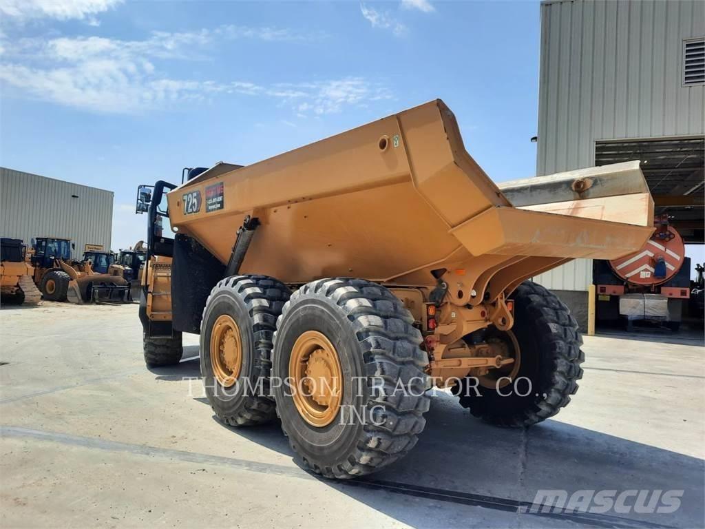 CAT 725 アーティキュレート式ダンプトラック