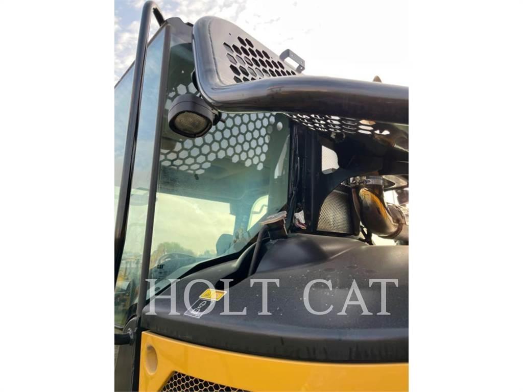 CAT 725 アーティキュレート式ダンプトラック
