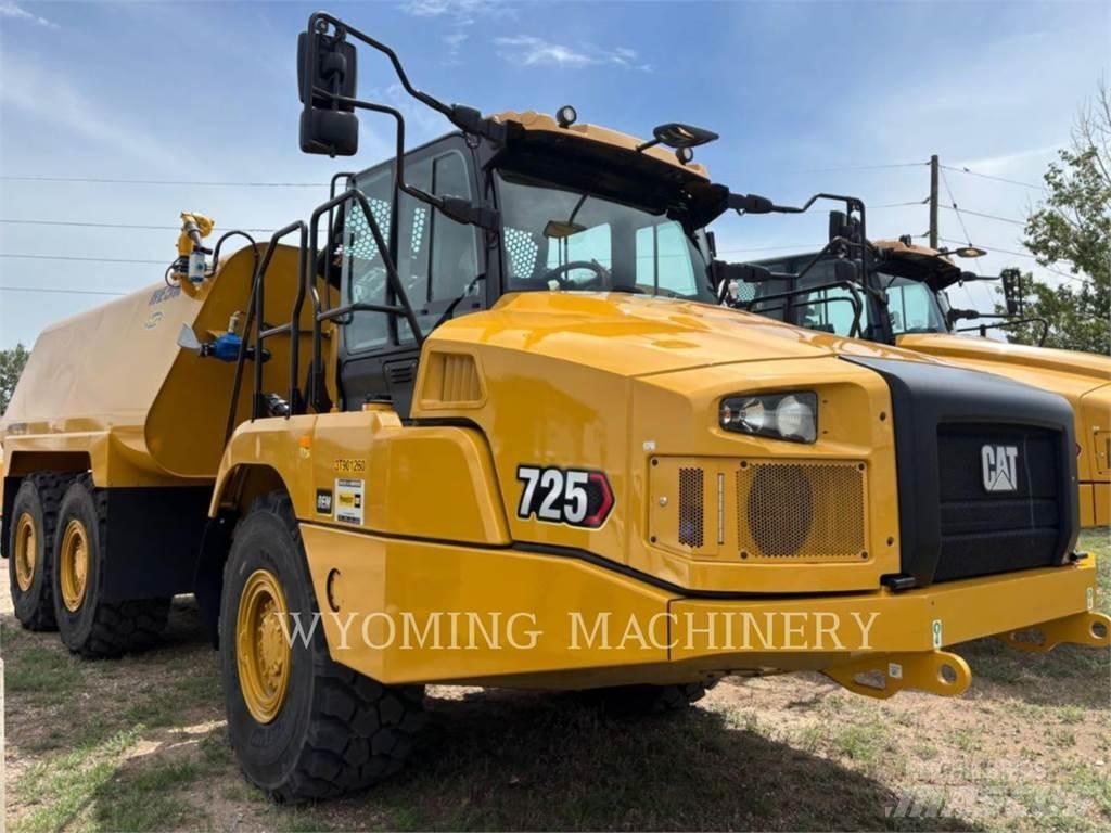 CAT 725 アーティキュレート式ダンプトラック