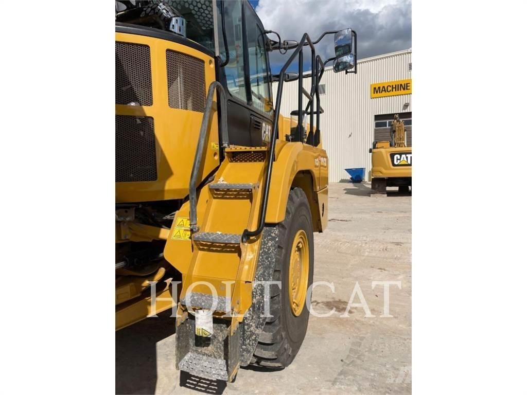 CAT 725 アーティキュレート式ダンプトラック