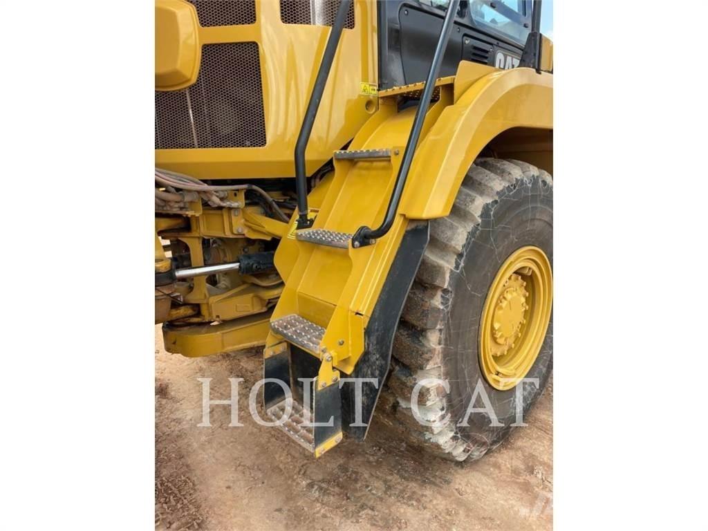 CAT 725 アーティキュレート式ダンプトラック