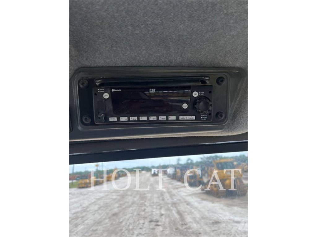 CAT 725 アーティキュレート式ダンプトラック