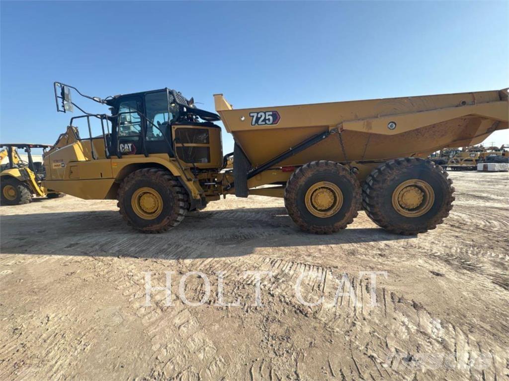 CAT 725 アーティキュレート式ダンプトラック
