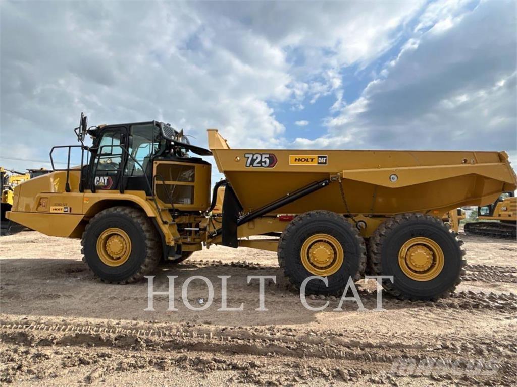 CAT 725 アーティキュレート式ダンプトラック
