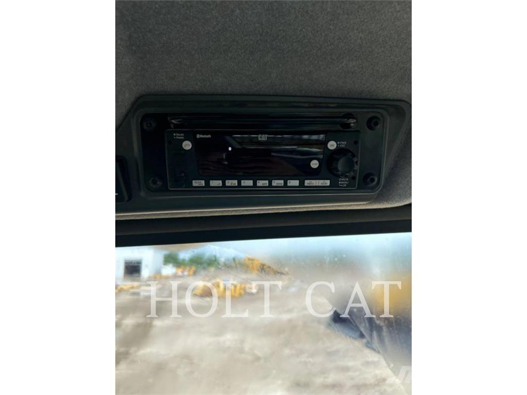 CAT 725 アーティキュレート式ダンプトラック