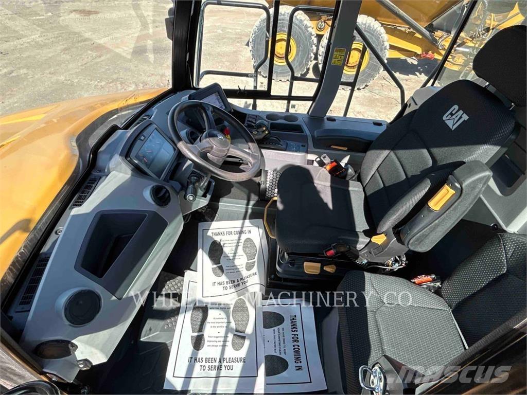 CAT 725 アーティキュレート式ダンプトラック