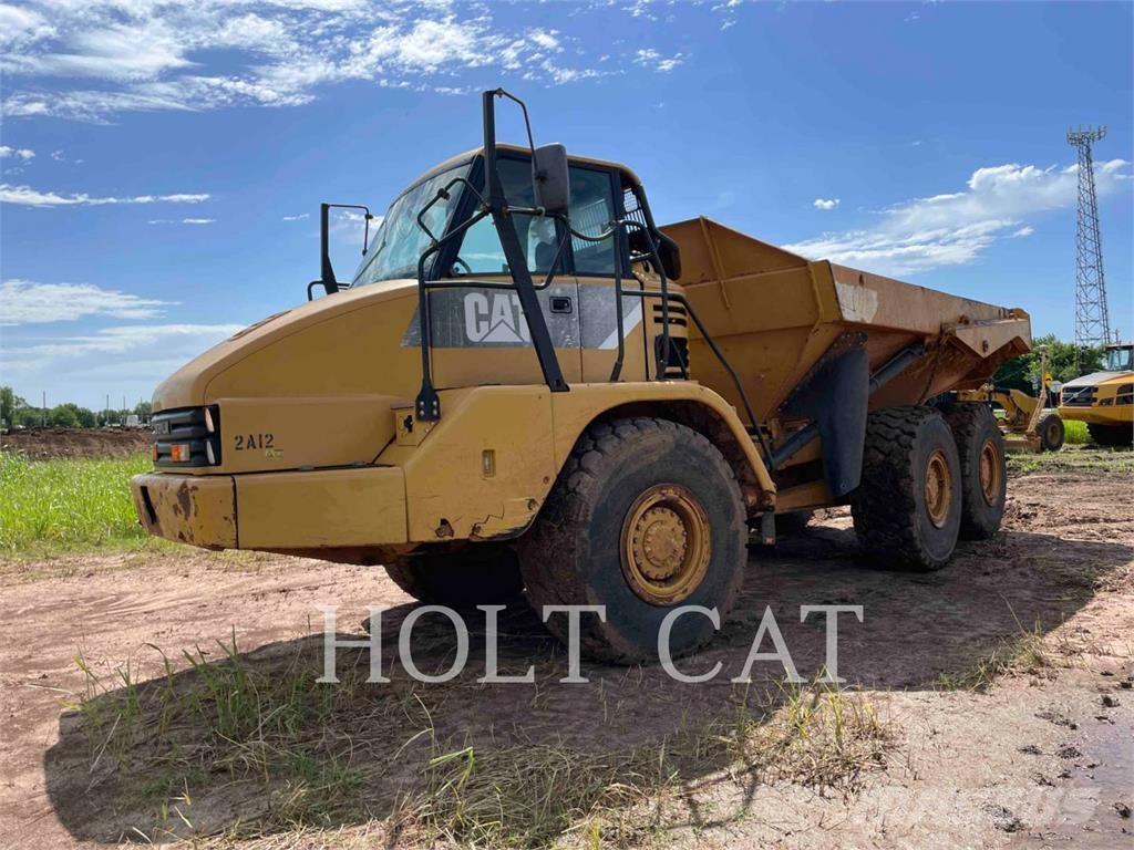 CAT 725 アーティキュレート式ダンプトラック