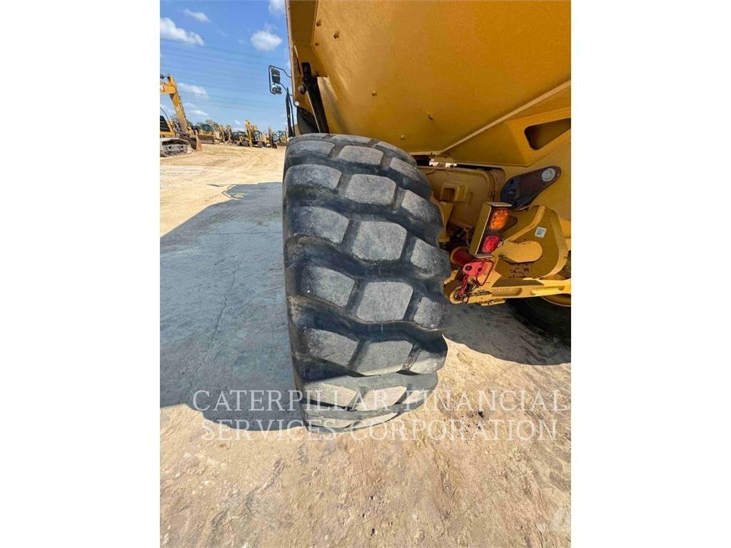 CAT 725-04 アーティキュレート式ダンプトラック
