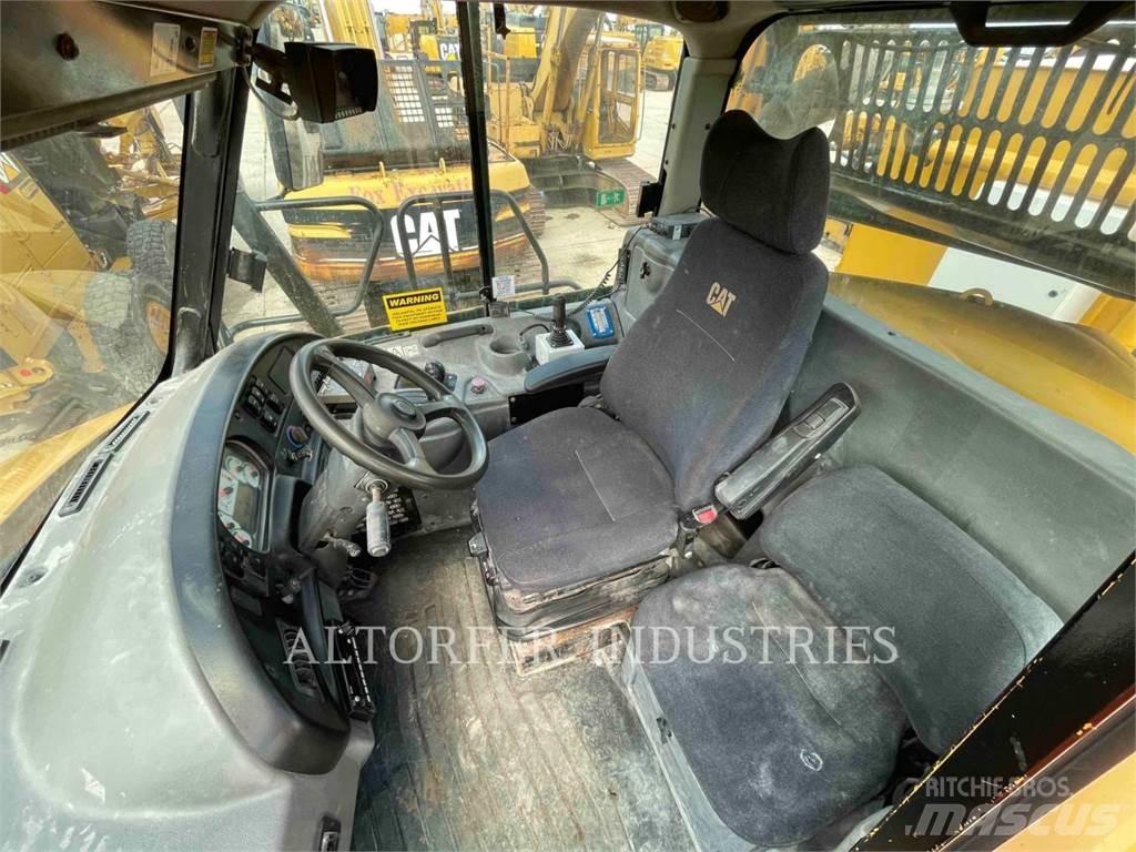 CAT 725 WT アーティキュレート式ダンプトラック