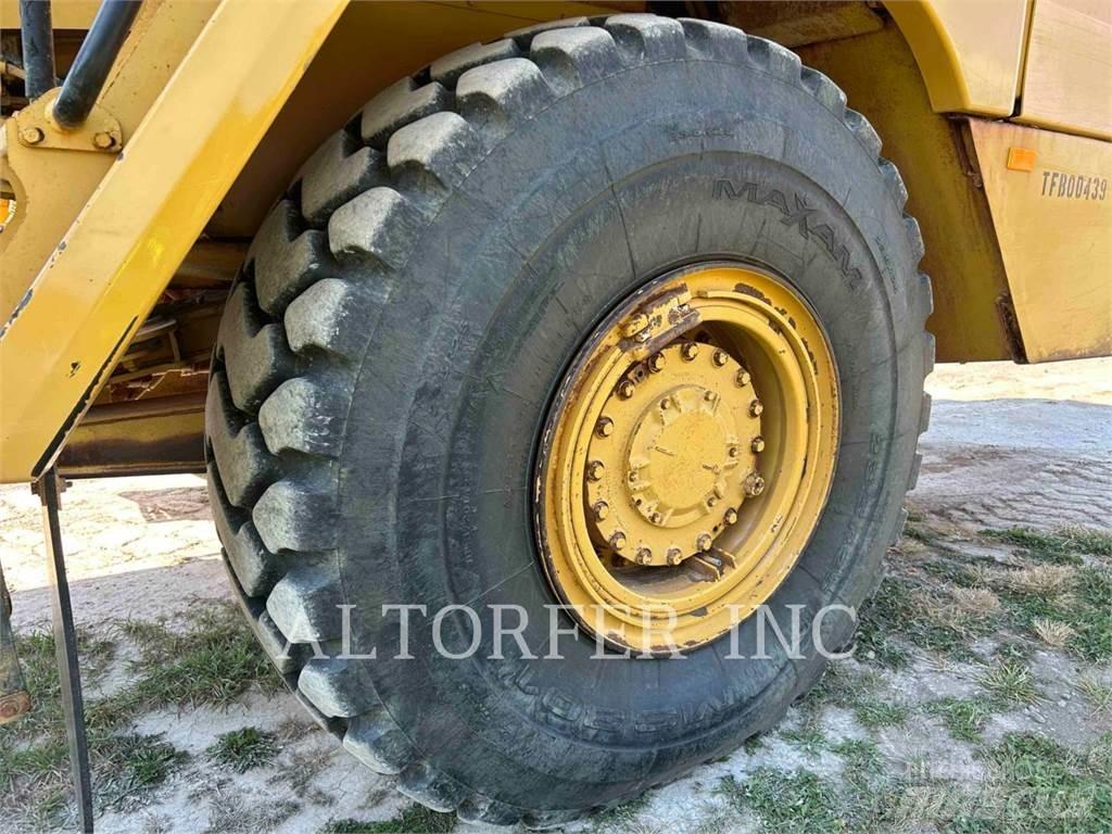 CAT 725C アーティキュレート式ダンプトラック