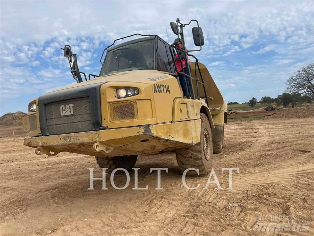 CAT 725C アーティキュレート式ダンプトラック