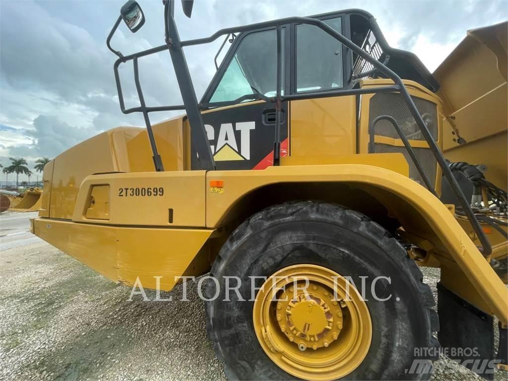 CAT 725C2 アーティキュレート式ダンプトラック