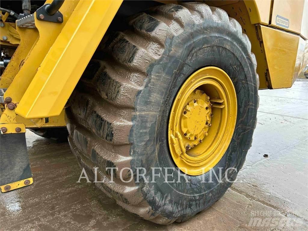 CAT 725C2 アーティキュレート式ダンプトラック