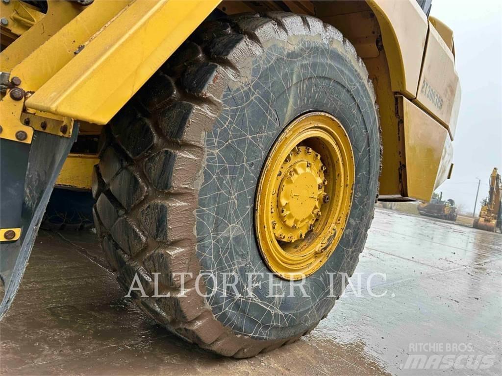 CAT 725C2 アーティキュレート式ダンプトラック