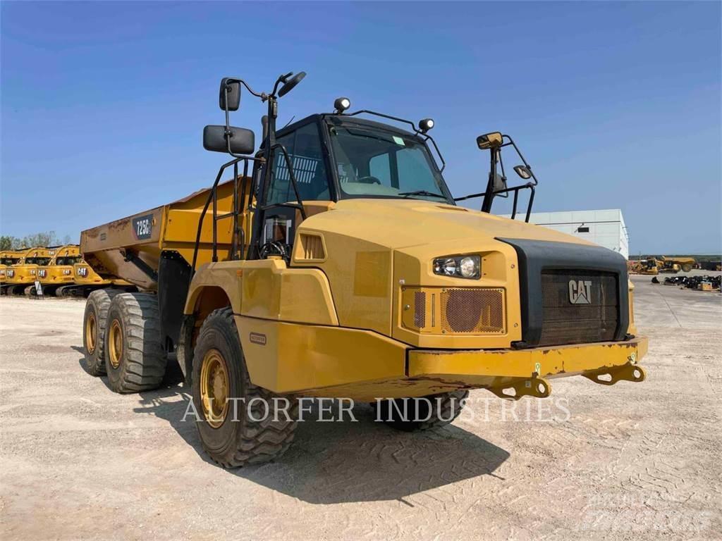 CAT 725C2 アーティキュレート式ダンプトラック